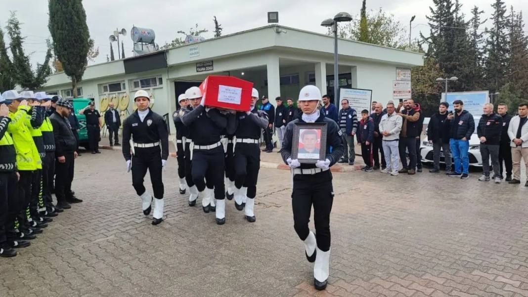 Adana’da Lösemiye Yenik Düşen Genç Polis Gözyaşlarıyla Uğurlandı 6